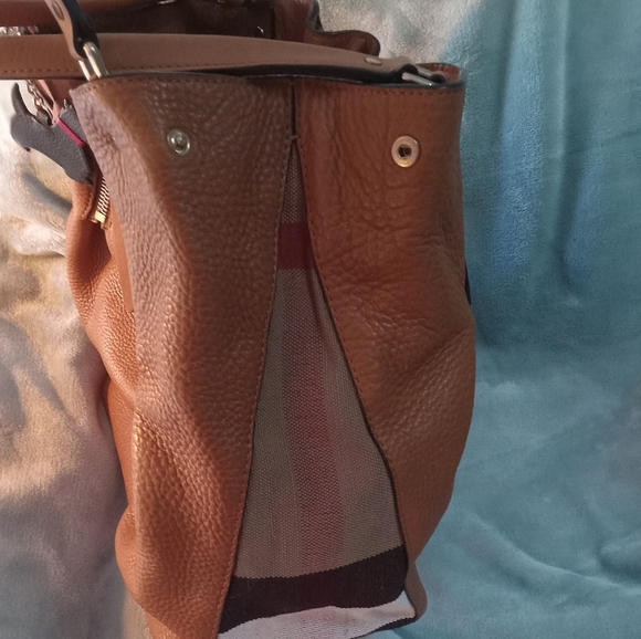Burberry Maidstone Leather Tote Bag - Picture 3 of 14